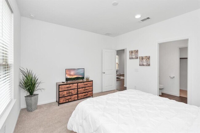 Building Photo - 14455 Cedar Ledge Ln