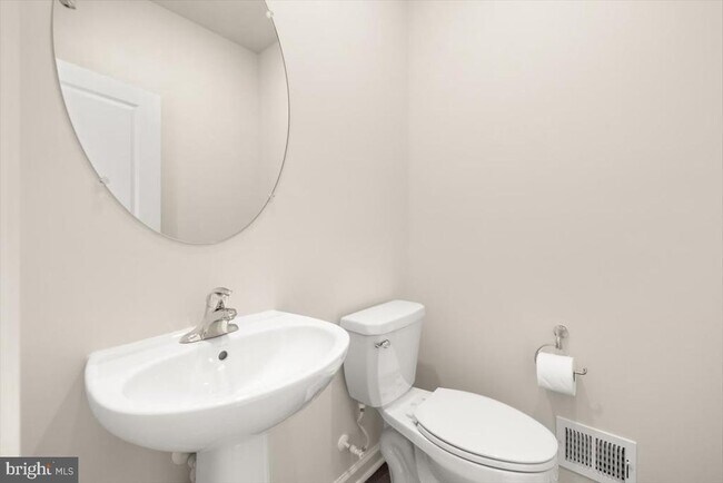 Building Photo - 118 Milburn Dr