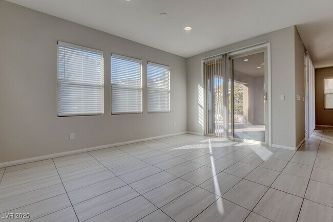 Building Photo - 12847 Slipknot St