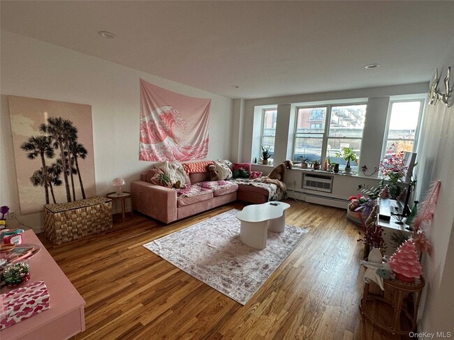 Building Photo - 25 W Broadway