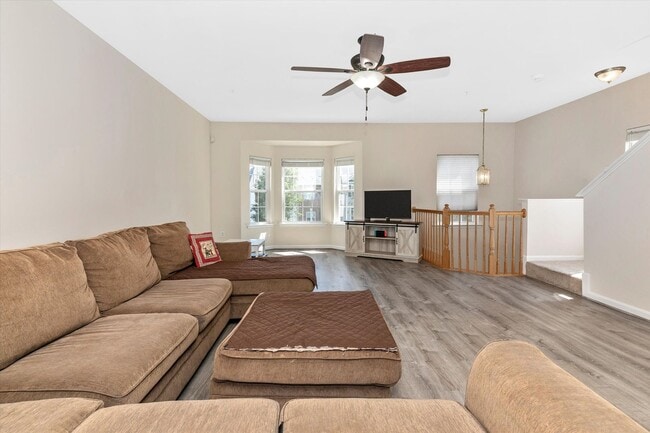 Building Photo - Twin Arch