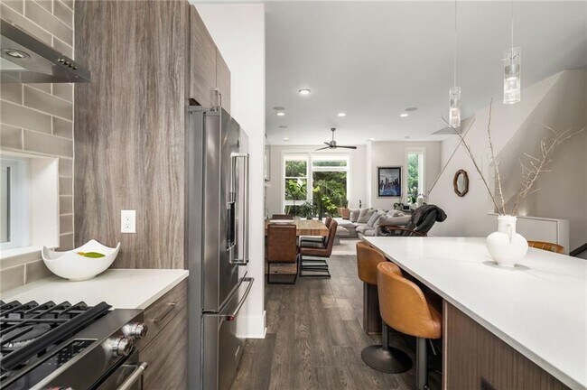 Building Photo - 52 Reynolds Square Ln