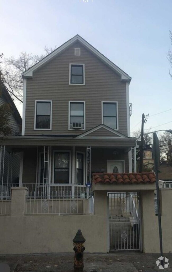 Building Photo - 332 Summer Ave