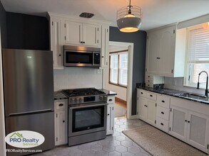 Building Photo - 2 Bedroom Upper Level Duplex Unit