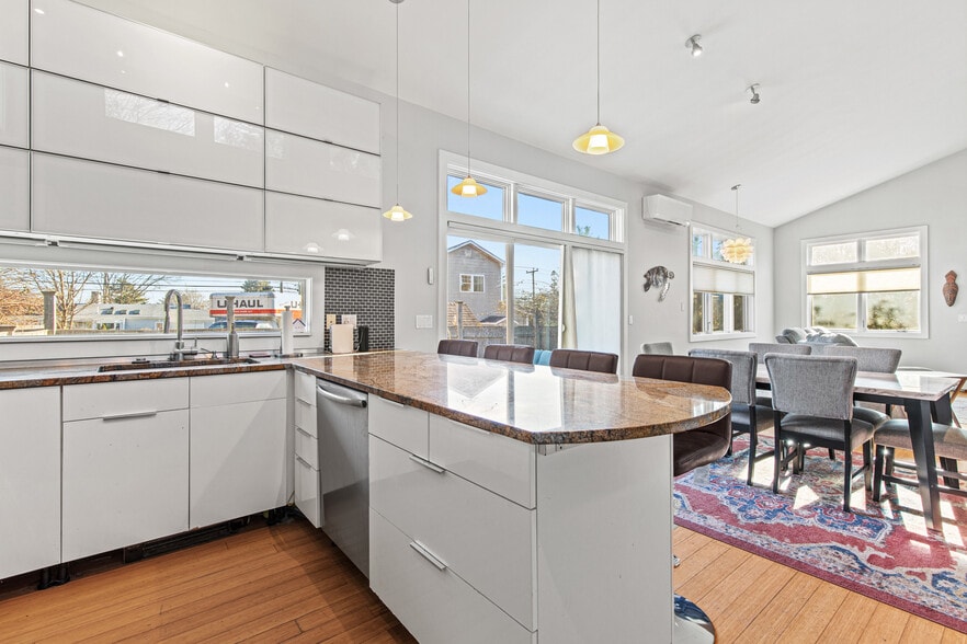 Building Photo - 18 Rosedale St