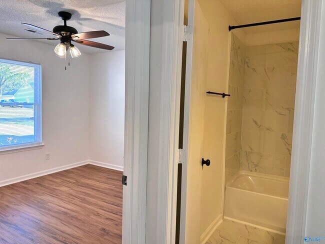 Building Photo - 13908 Creely Dr SW