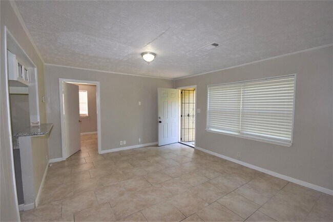 Building Photo - 7402 Sterlingshire St