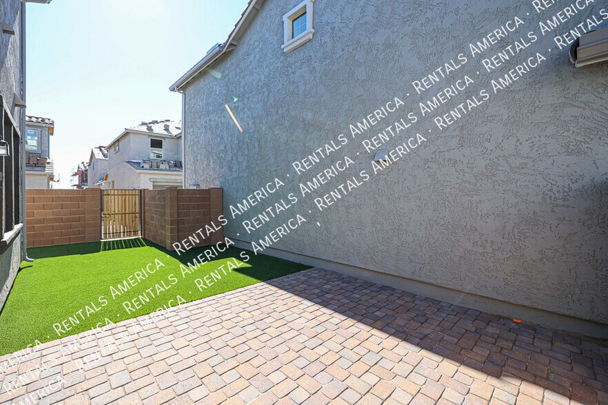 Building Photo - 25196 N 142nd Dr