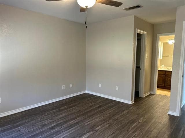 Building Photo - 327 Shady Valley Dr