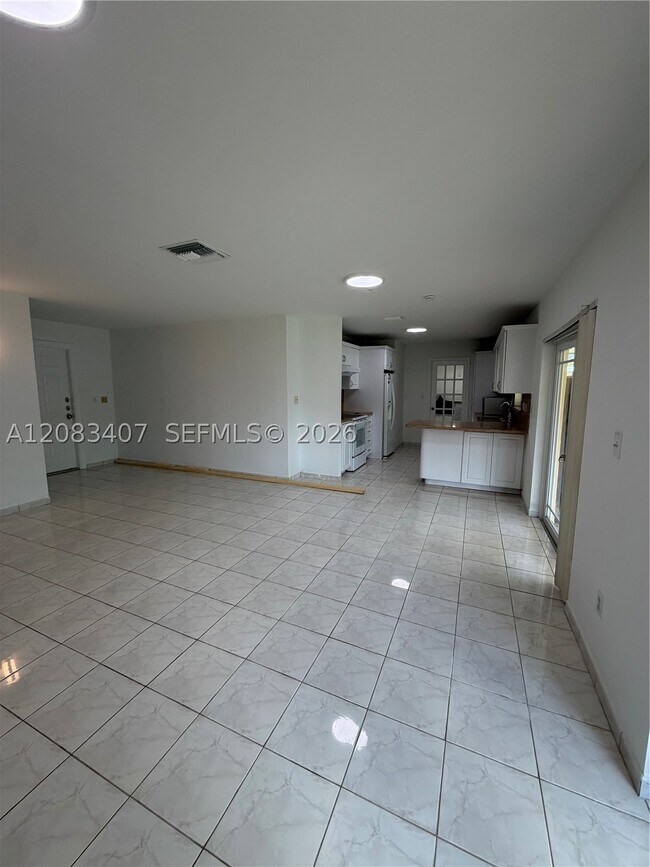 Building Photo - 1731 SW 103rd Ave