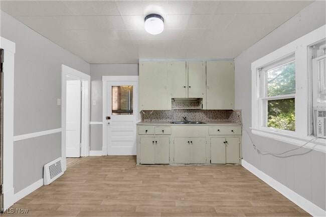 Building Photo - 3865 W 16th St