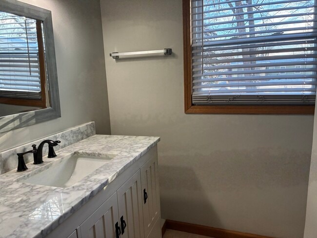 Building Photo - 360 Garden Ct