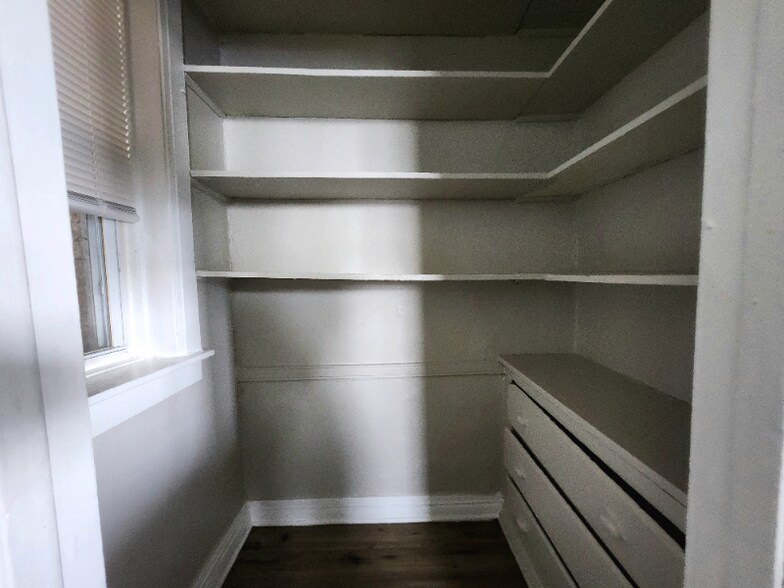 Building Photo - 7850 S Burnham Ave