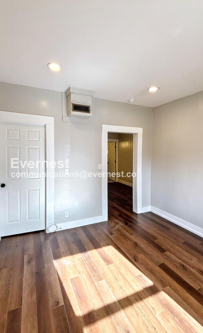 Building Photo - 1494 Manchester Ave