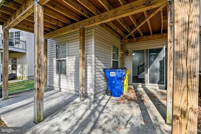 Building Photo - 7523 Holly Ridge Dr