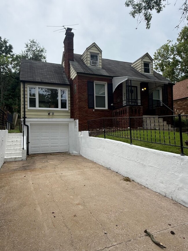 Building Photo - 9066 Pallardy Ln