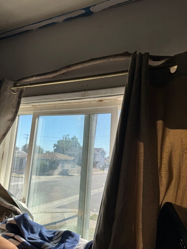 Building Photo - La Habra Duplex