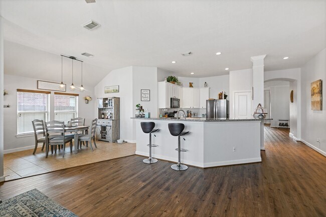 Building Photo - 8222 Groveland Hills Dr