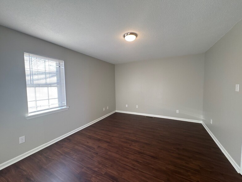 Building Photo - 62 Chester Levee Rd