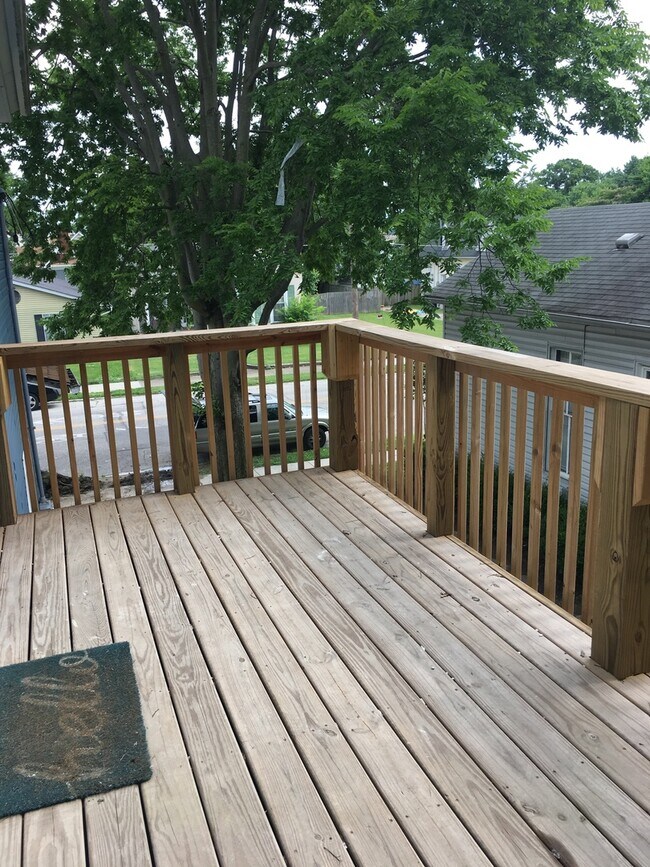 Building Photo - 631 E Chestnut St