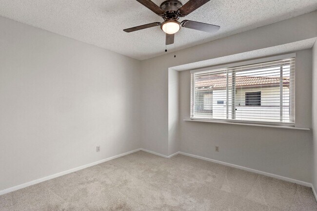 Building Photo - Santee Condo 3 bedroom Upstairs Unit.