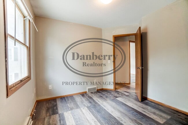 Building Photo - 3164 Kylemore Rd