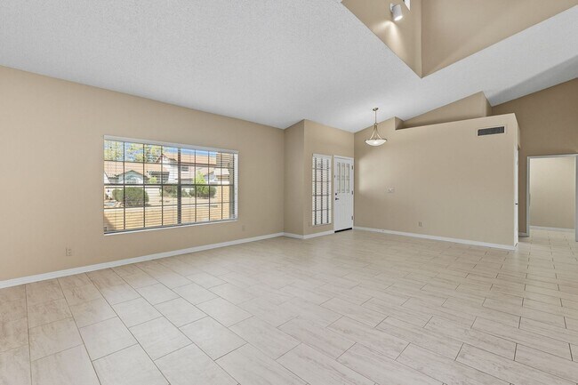 Building Photo - Scottsdale Ranch - Three Bedrooms and POOL!
