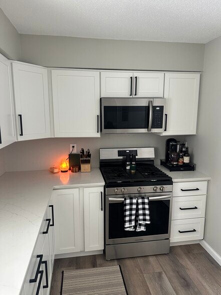 Kitchen - 75 Elm Ridge Ct