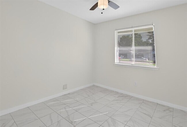 Building Photo - 23223 Naples Dr