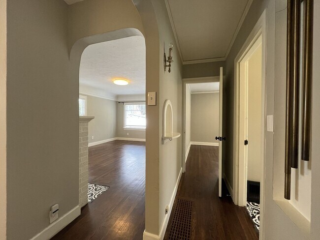 Building Photo - Stunning Rose City Park 5BD 2BA Home with Gas Fireplace Updated Finishes, Air Conditioning & Laun...