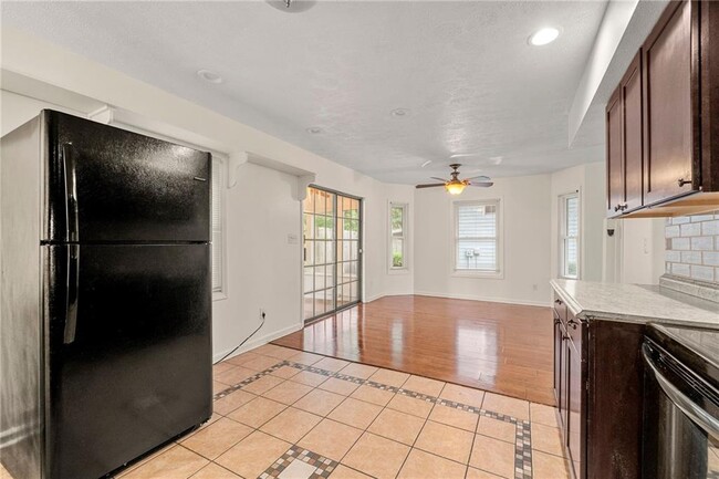 Building Photo - 6400 Oak Chase Ln