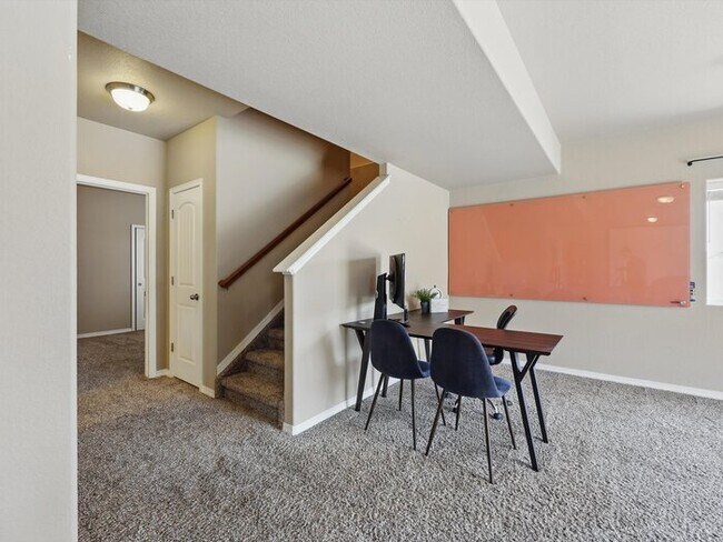 Building Photo - 8308 Needle Drop Ct