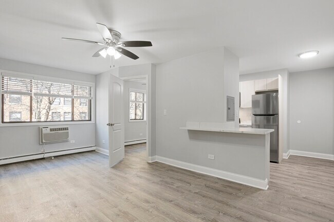 Building Photo - 6201 N Kenmore Ave