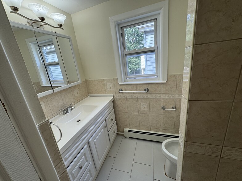 Building Photo - 37 Gautier Ave