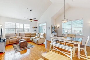 Building Photo - 20013 Newry Dr