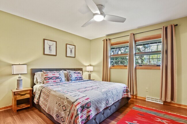 Building Photo - 1889 Paddock Pl