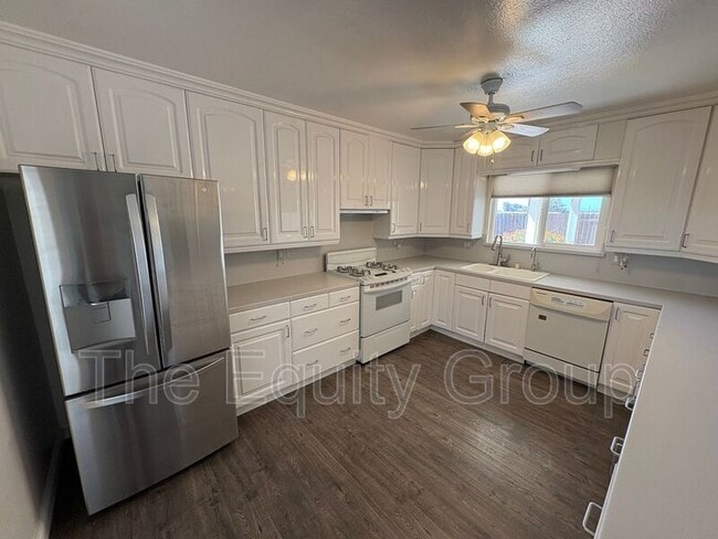 Building Photo - 473 W Deodar Ln