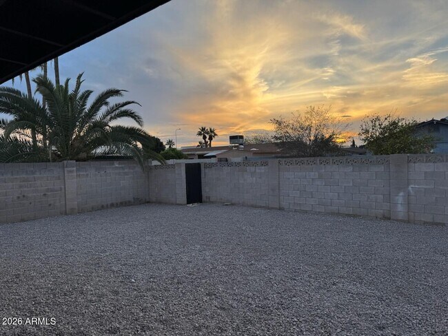 Building Photo - 4816 S Taylor Dr