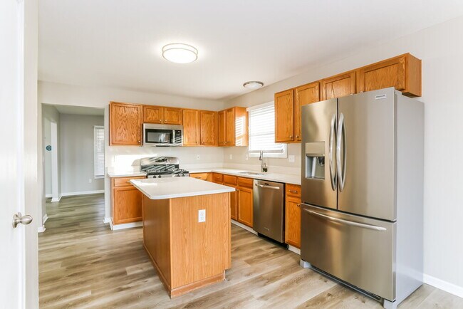 Building Photo - 467 Wheatfield Dr