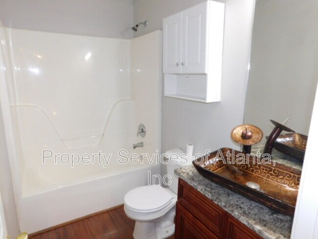 Building Photo - 5147 Round Table Dr