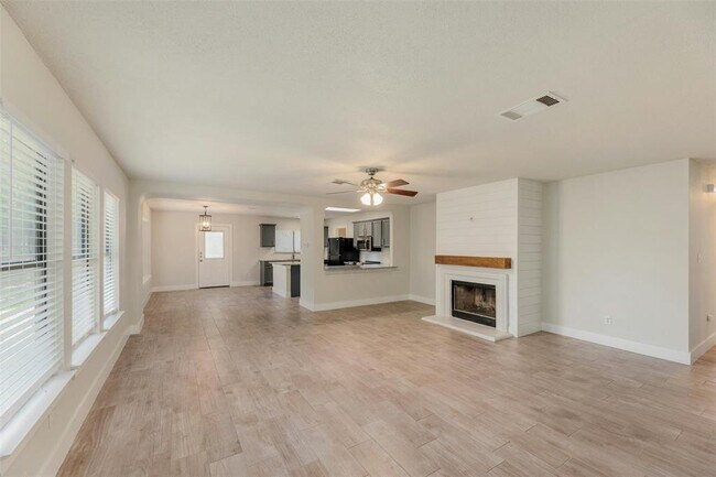 Building Photo - 705 Catumet Dr