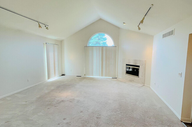 Building Photo - 29603 N Meadowridge
