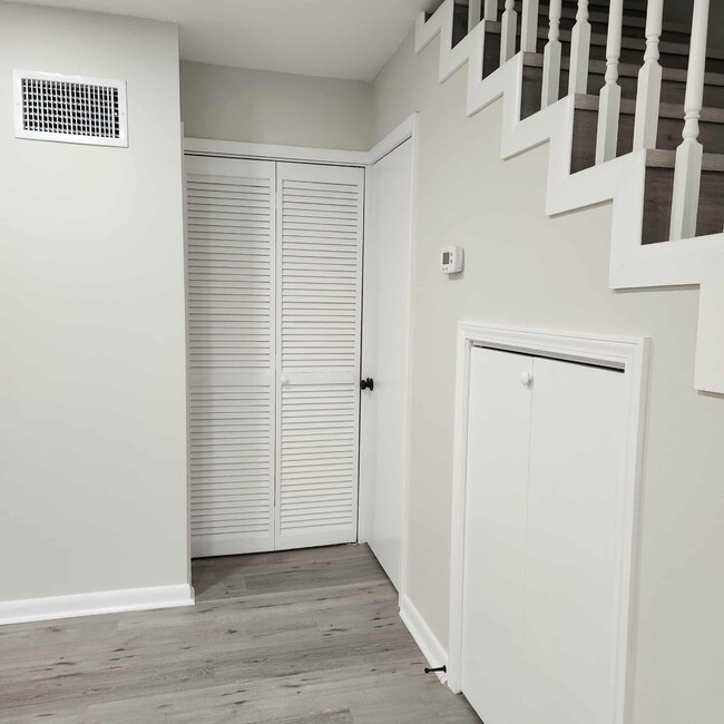 Building Photo - 1406 Hays St