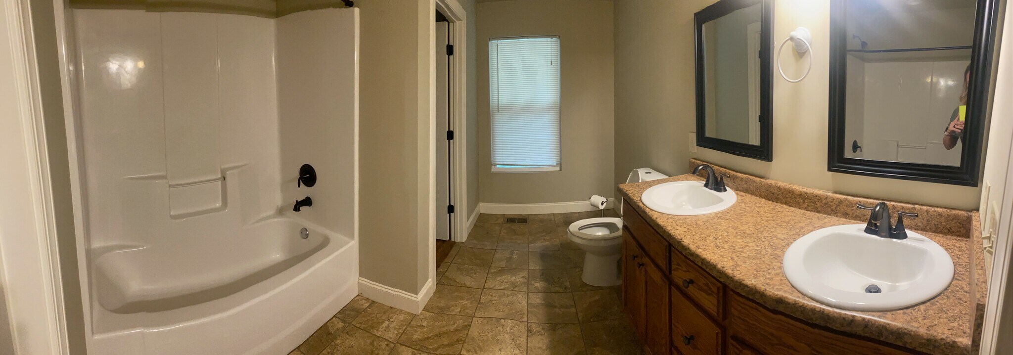 Building Photo - 116 River Flow Dr