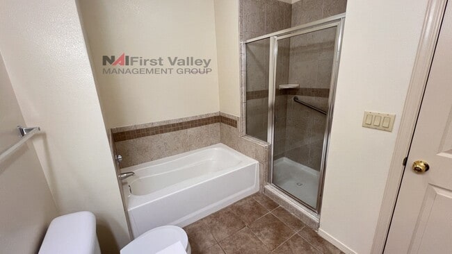 Building Photo - 3 Bedrooms, 2 Baths