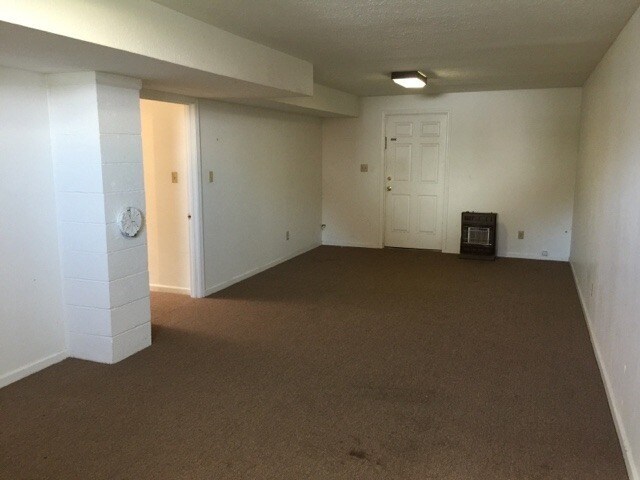 Building Photo - 111 Pleasureville Rd