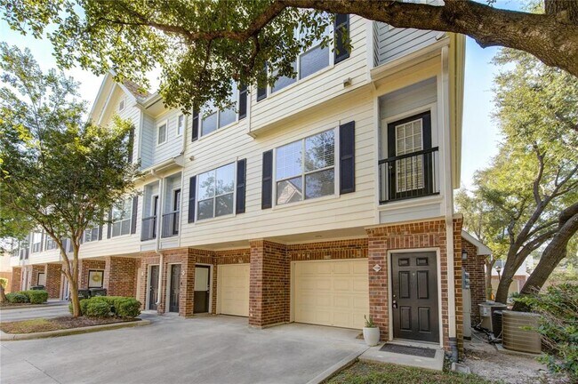 Building Photo - 9200 Westheimer Rd