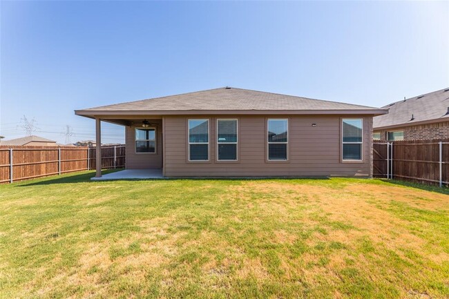 Building Photo - 1000 Meadow Scape Dr