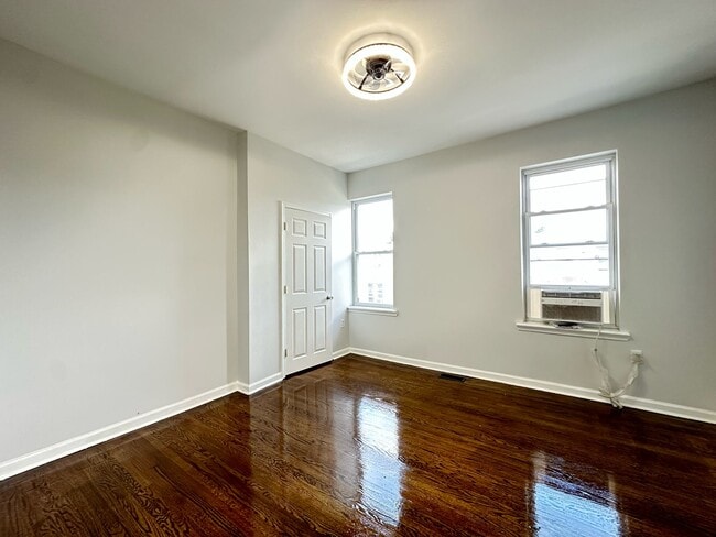Building Photo - 5334 W Stiles St