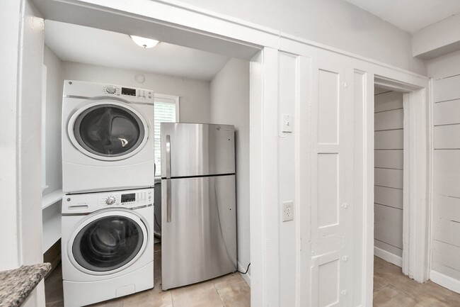 Building Photo - 2817 Truxillo St